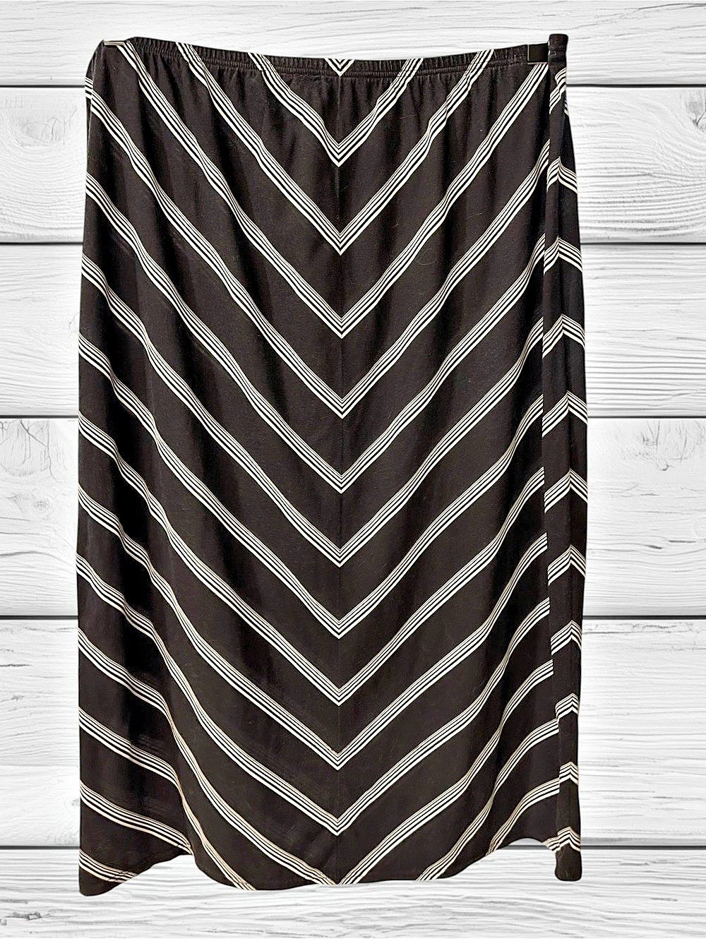 Avenue Studio Geometric Midi Skirt in Black & White Size Medium 22/24